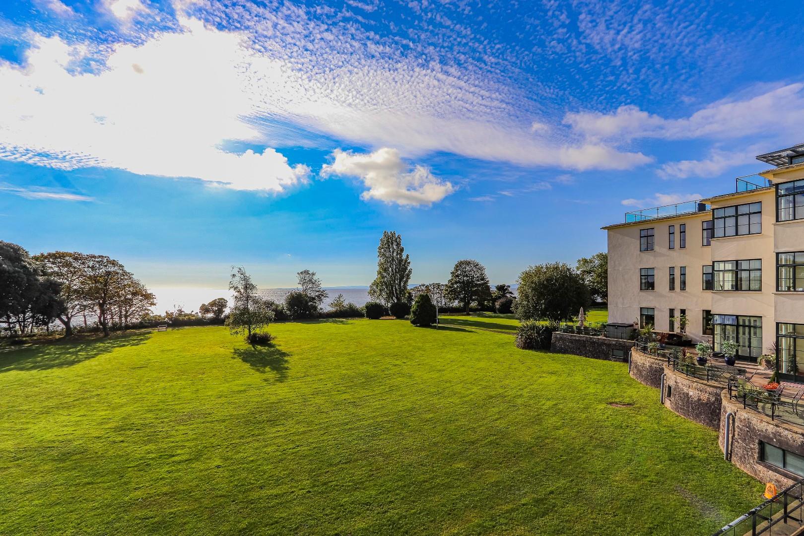 WOODLANDS, HAYES POINT, SULLY Jeffrey Ross Estate Agents